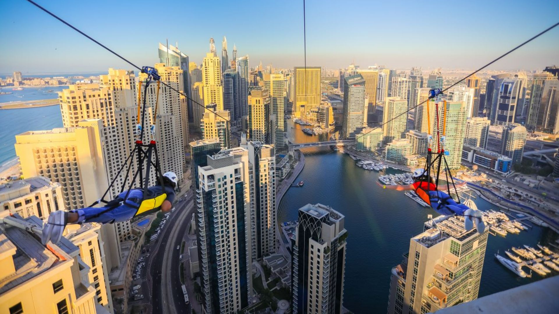 تجربة الإنزلاق الحر في إكس لاين دبي مارينا