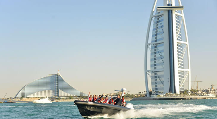 Dubai: 100-Min Black Boats Tour