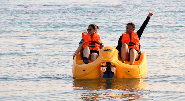 تجربة ركوب قارب التجديف في سيتي بيتش 