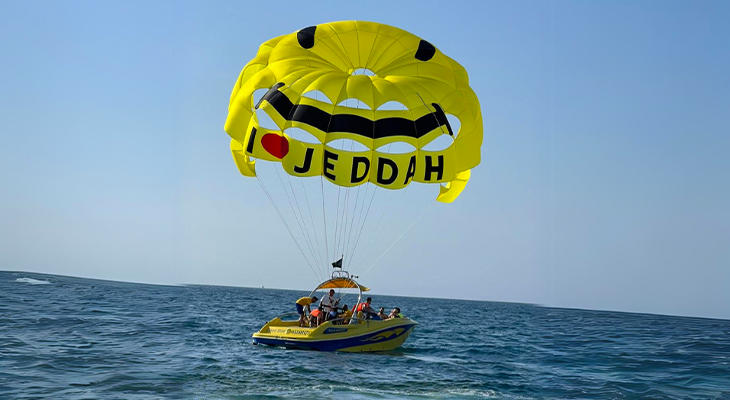 Jeddah: Parasailing Experience at Pearl Marina in Obhur