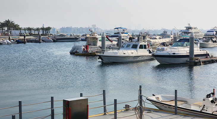 رحلة بحرية أو احتفال على بيبي يخت في شاطئ سعادة